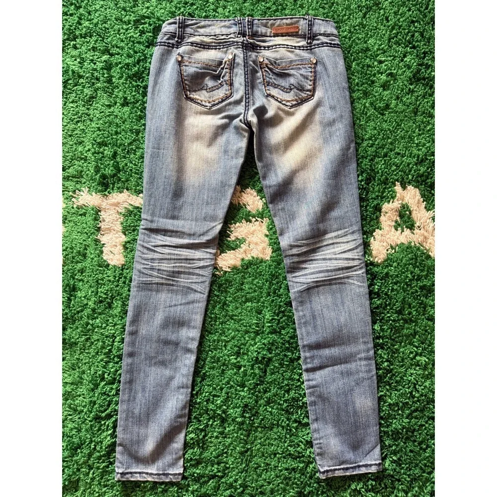 Almost Famous Junior Girls Distressed Blue Denim Jeans Rhinestone Pockets Size 5 - Picture 3 of 11